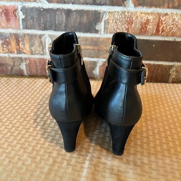 Liz Claiborne Black Wedge heels Suede Booties Women’s Size:6.5 - Picture 3 of 7